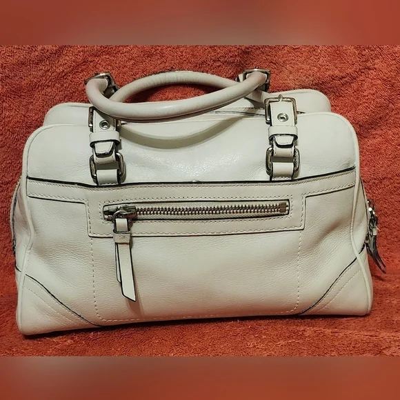 A Coach Hamptons satchel  serial number B0751-F08AD5 - Picture 5 of 15